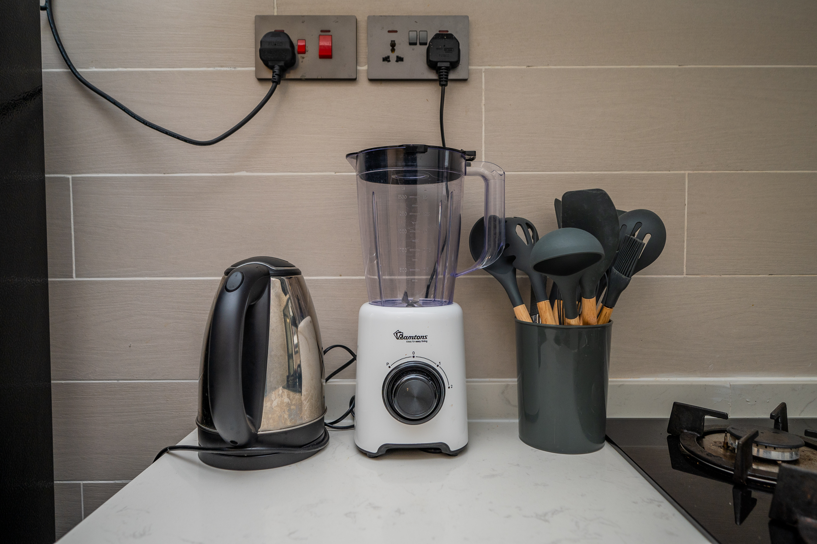 Built-in oven, microwave and kitchen fittings in the 2 bedroom apartment